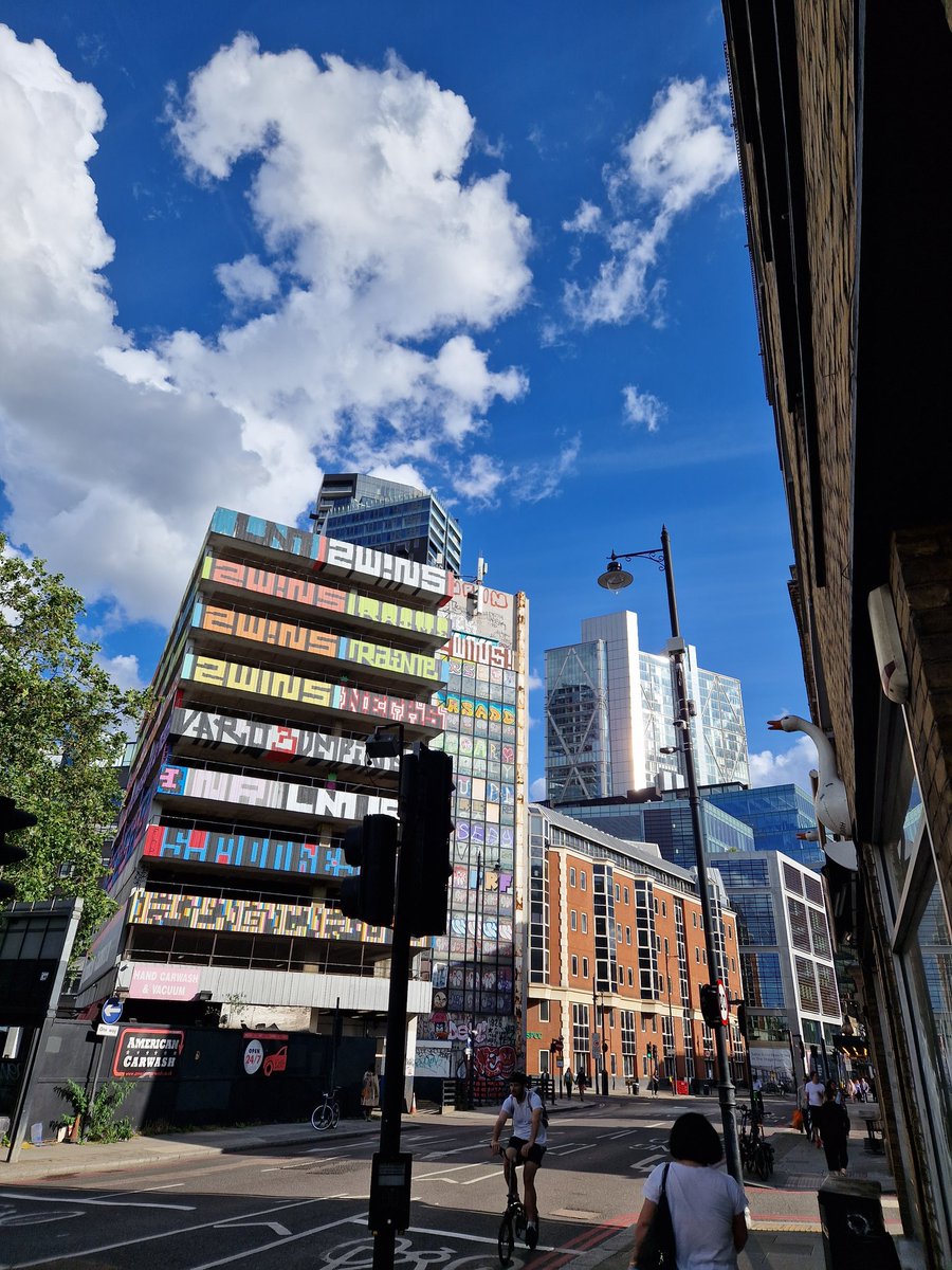 gerrievannoord's tweet photo. #dailyallowance into #Shoreditch for a @BooksWork board meeting – a lot of great projects coming up, so watch their space https://t.co/Dcl4y3XPEw