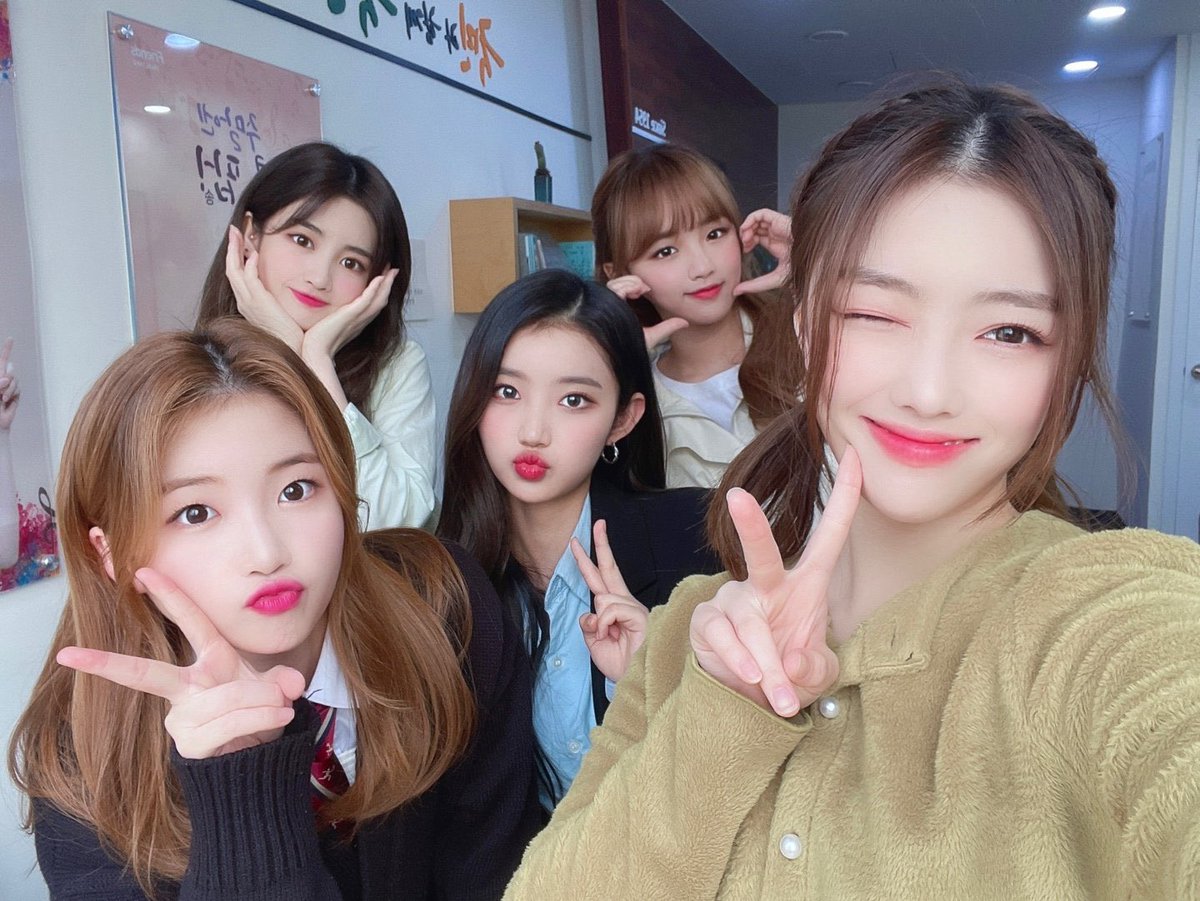 thinkingharin's tweet photo. Happy anniversary to my girls 💗 i love you so much and i’ll be standing with you throughout all of this 💗💗 #Saturday5thBDAY #Saturday5thAnniversary #세러데이_5주년_축하해요 #HelpSaturday #세러데이 #Saturday #セロデイ@Saturday718 @SATURDAY718_jp https://t.co/FdsCblFh8a