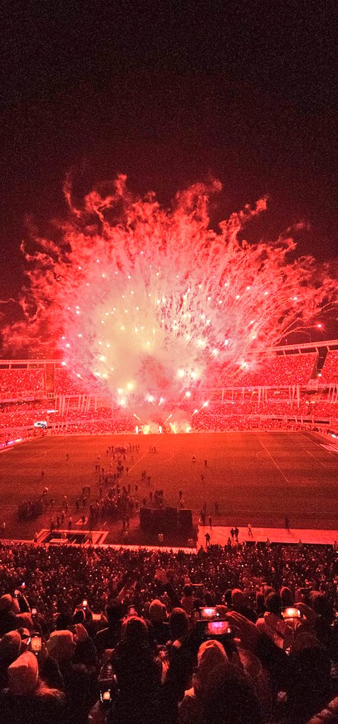 nico_raffo's tweet photo. Armamos un Hilo con todas las fotos y videos de River Campeon.

La fiesta fue una locura y el monumental vestido de fiesta. https://t.co/1cnFUXRNb7