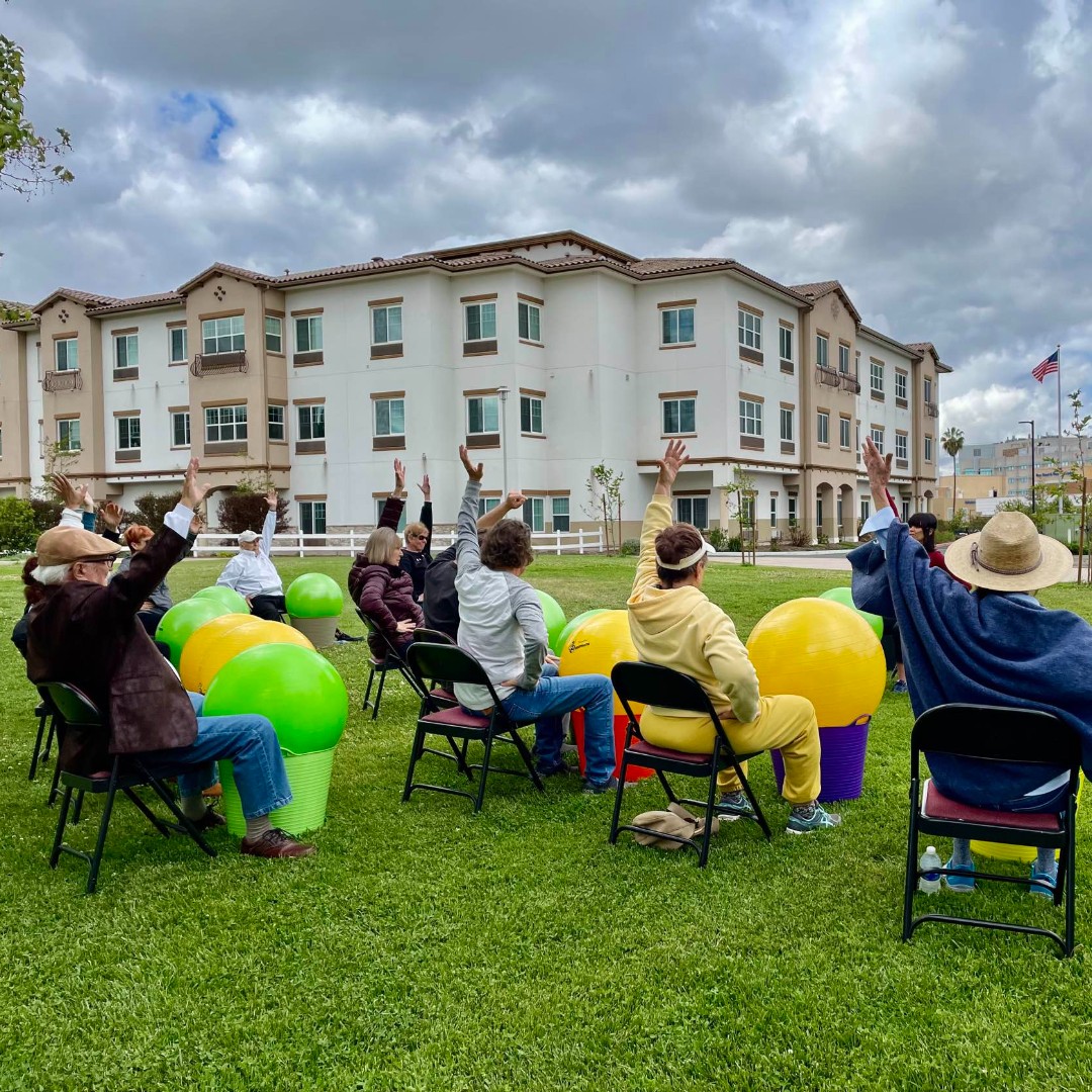 GrossmontHealth's tweet image. Here is what we&apos;ve been up to this past quarter in #EastCountySD☀️ We&apos;ve continued classes like Drums Alive &amp;amp; #WalkWithADoc, @guhsdhealth students graduated from the HESI program &amp;amp; we toured @SanYsidroHealth, Volunteers in Medicine, @CCS_SD &amp;amp; @SMSophiesCenter #EastCountyHealth