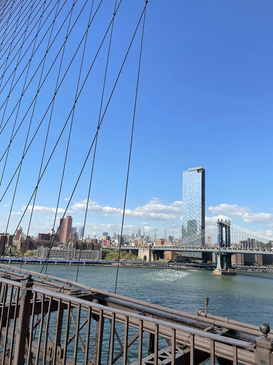 Stroll across the Brooklyn Bridge, travel through the portals of time, and savor the rich cultural and architectural beauty of New York. This iconic bridge is not only a transportation hub
🌉 #BrooklynBridge #NewYorkCity #Landmark #EngineeringMarvel #IconicStructure
