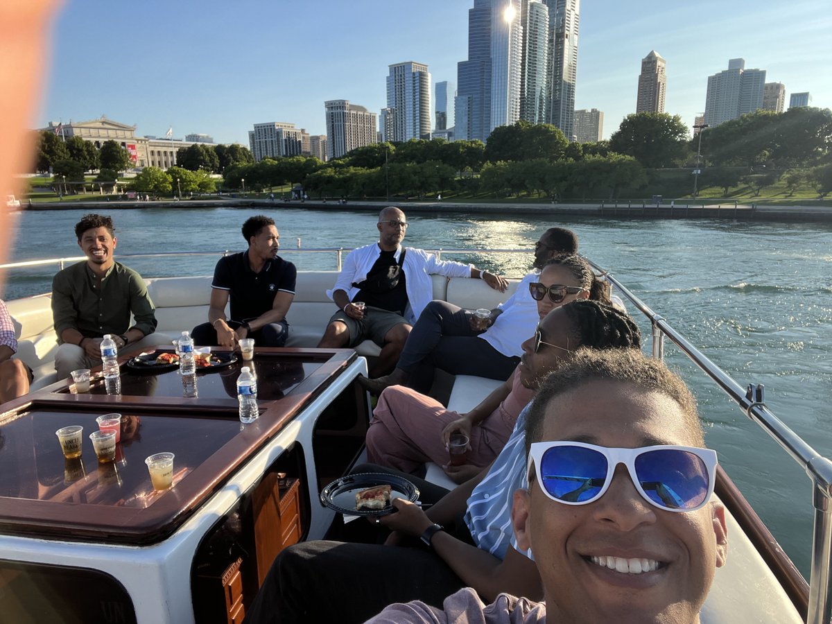 M25vc's tweet photo. 🛥️ @DMikeAsem spent the evening cruising on Lake Michigan with the @BLCKVC crew! https://t.co/JUwFrKChfg