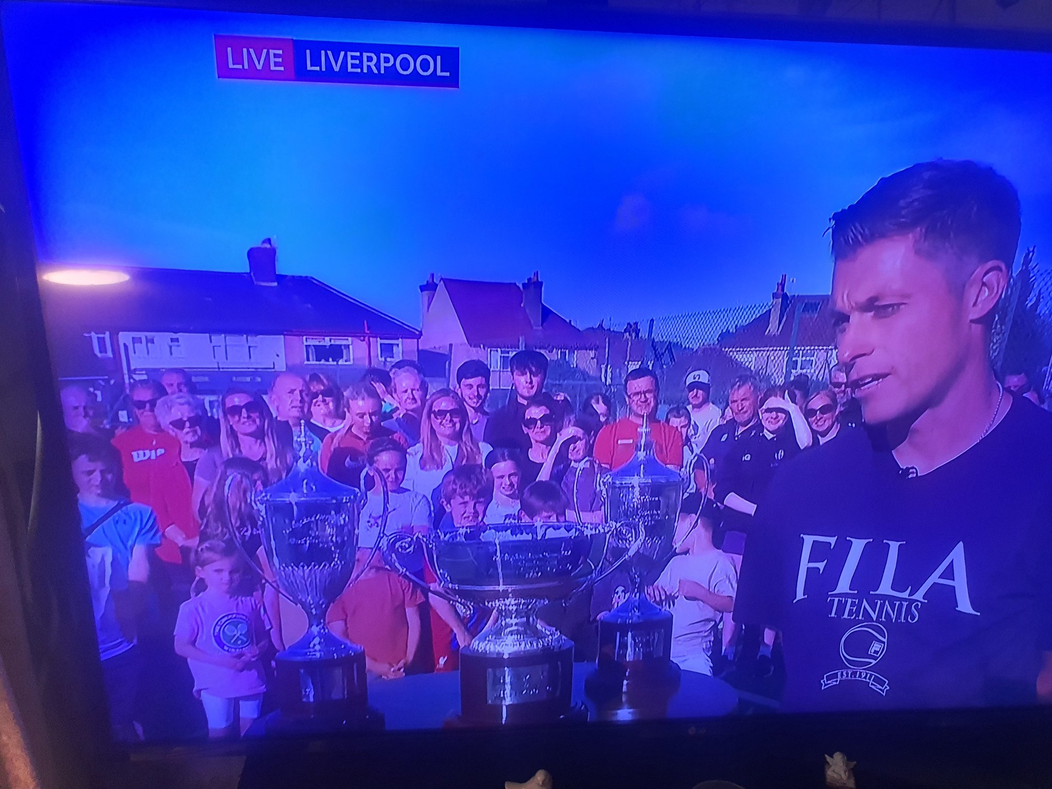 here-i-am-stuck-in-the-middle-with-you-on-twitter-three-trophies
