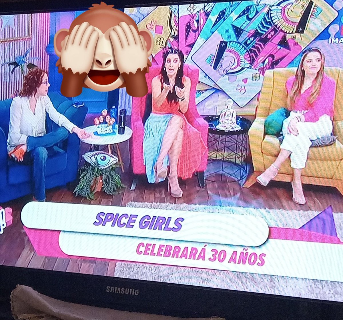 KarmaredKarla's tweet photo. @soymarianah como siempre me hacen el día peroooo hoy me encantaron tus zapatitos; de donde son abrasos https://t.co/WtbSAoRWs0