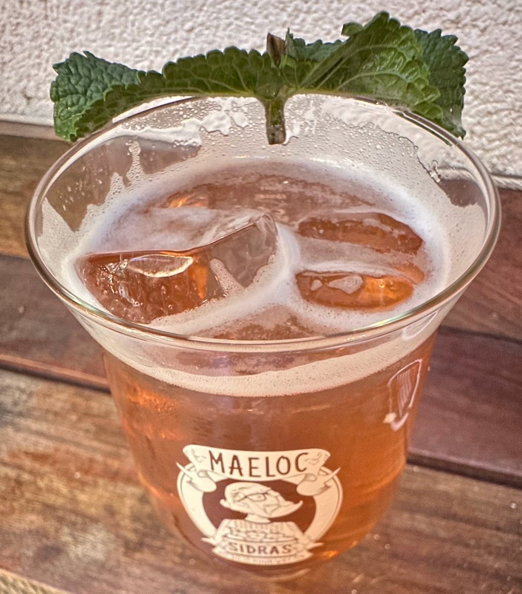 ¡Feliz día del #emoji!

¿Qué emoji usarías para comentar esta foto? 🫠

#sidraMaeloc #sidragallega #CosechadeGalicia #Maelocway