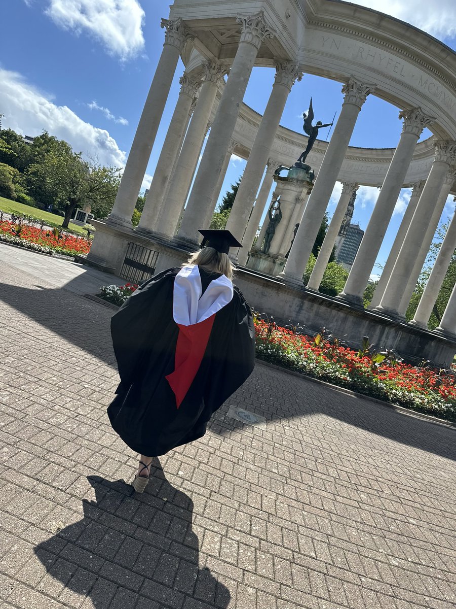 justin771924's tweet image. If Carlsberg did Monday&apos;s! Son had his first day in the world of work &amp;amp; @milliejonessx graduated from Uni #CardiffGrad #ProudParents