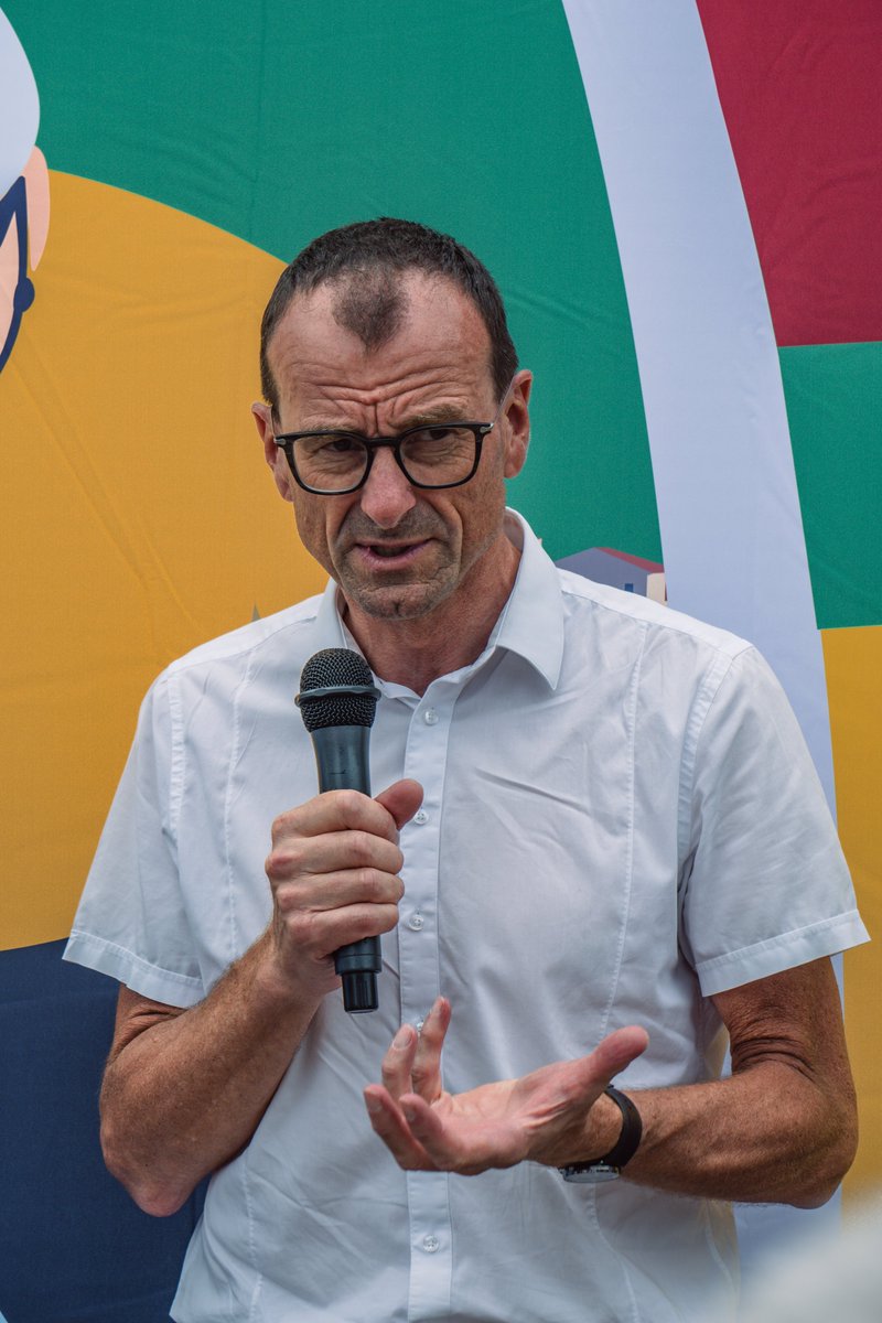 tourdelavenir's tweet photo. 🎙 Retrouvez les différentes interventions dont celles de Bernard Hinault et Michel Callot, Président de la Fédération Française de Cyclisme 👉🏻  https://t.co/LHZizIlvt4

#TDAV #TOURDELAVENIR ✨ https://t.co/iBv3v7fbD3