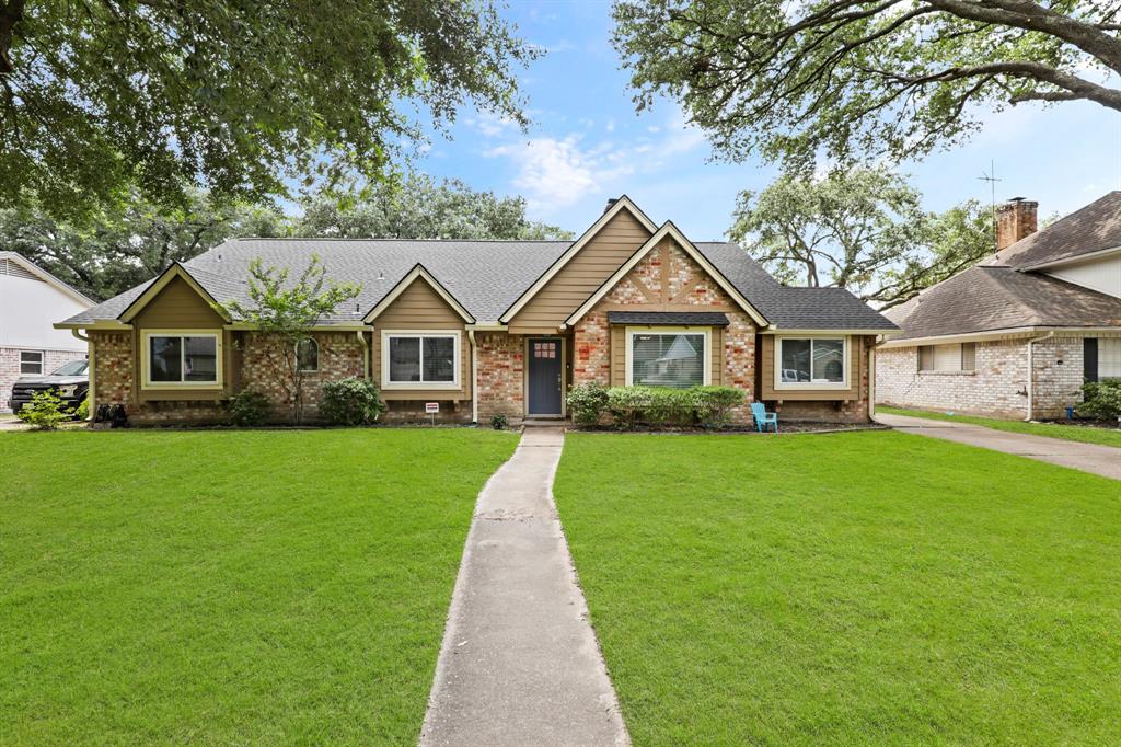 RFSkinHolly's tweet photo. It's deals like this that hardly ever stay on the market! #beautifulhome #homesweethome  https://t.co/fQcATvWGLl https://t.co/ectKMXVZOp