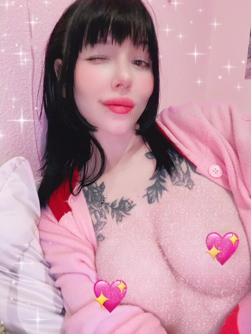 Me as your gamer waifu? 😈 https://t.co/EDecI4J9gr<a href="/tag/dnd"class="tags"><span>#dnd</span></a>