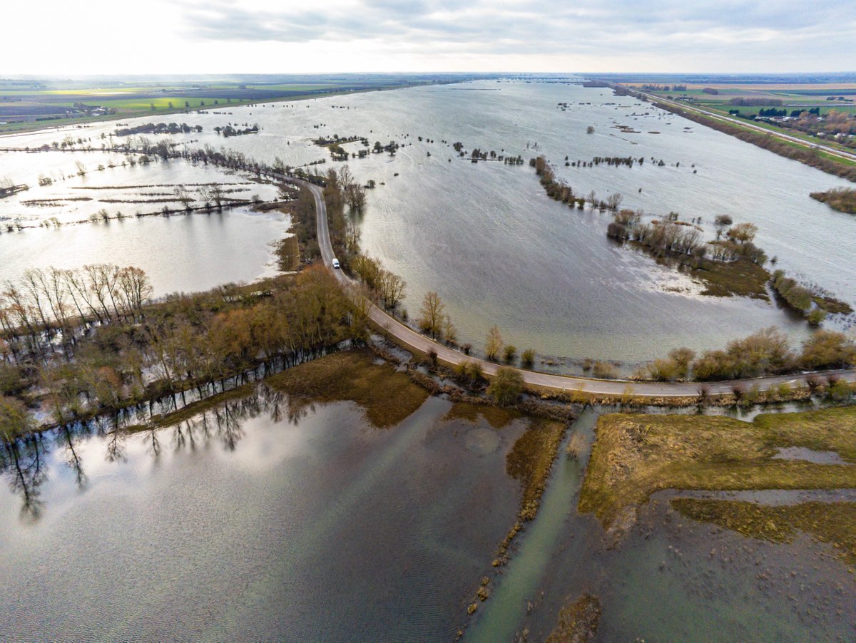 EnvAgencyAnglia's tweet photo. Our flood management across the Fens is essential to keep industries moving and to allow people to live there.

We’re launching @FutureFens, a new programme of work to enable the Fens to adapt to the challenges of climate change both now and into the future.

1/2

#Fens https://t.co/lRahuHeq7V