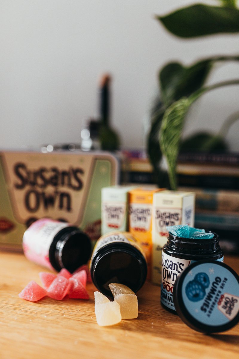 SusansOwnCBD's tweet photo. comment your favorite gummy flavor using emojis! 🤩⁠
⁠
🍍 PINA COLADA⁠
🍒  DRAGON FRUIT⁠
🫐  BLUE RASPBERRY

#susansown #gummies https://t.co/qZ4W1na7N1