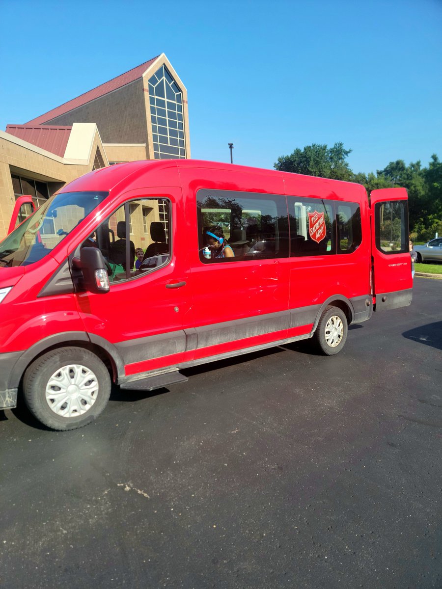 SArmyKZO's tweet photo. Did you know that The Salvation Army has free summer camps? Check out this group of campers getting ready to embark on a week of fun!!! #kalamazoosalvationarmy #summercamp #freecamp #summer https://t.co/ikNfFftfja