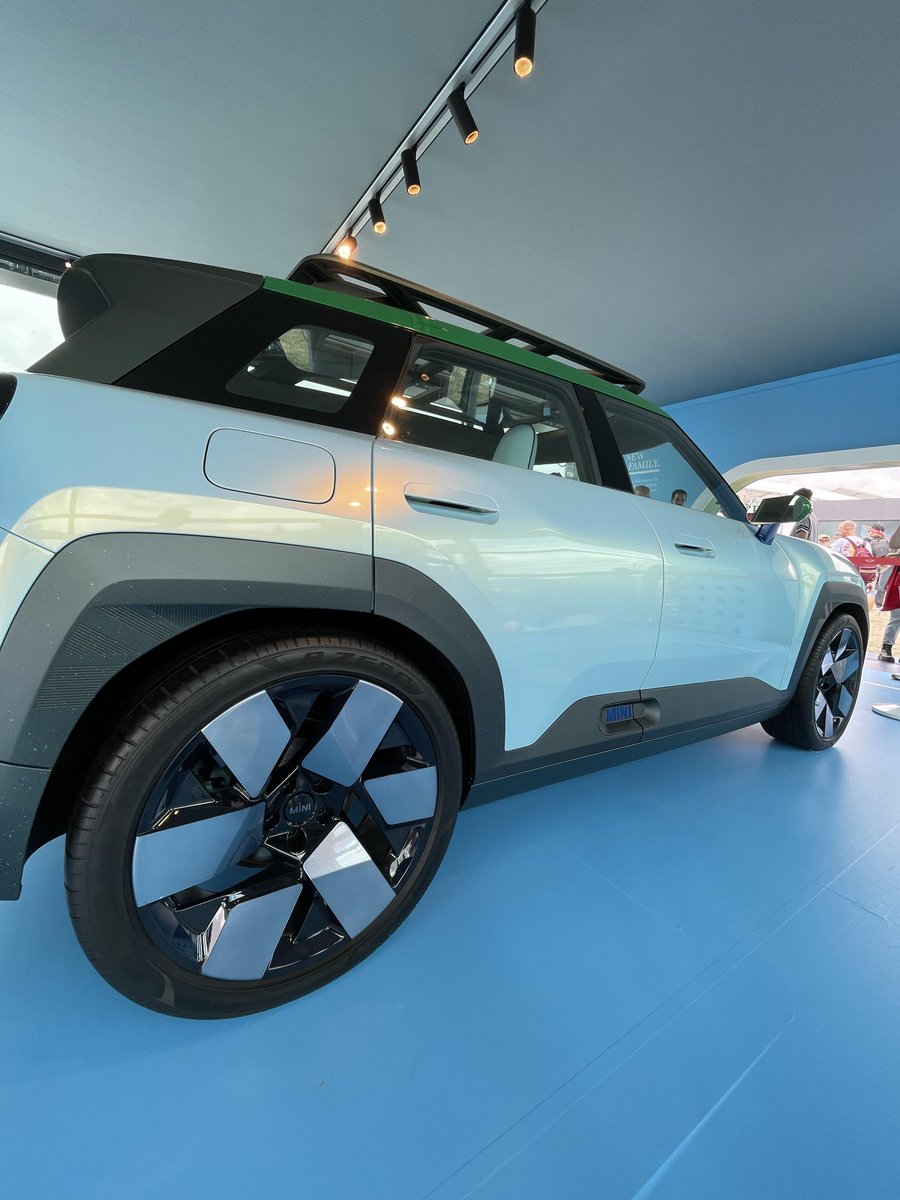 WilliamsMINI's tweet image. We received these fantastic photos of the MINI Concept Aceman from Nicola! 🤩

The concept was on show at the Goodwood Festival of Speed! We can't wait to see more of the MINI Aceman in the future! 

 #MINIAceman #MINI #GoodwoodFestivalofSpeed