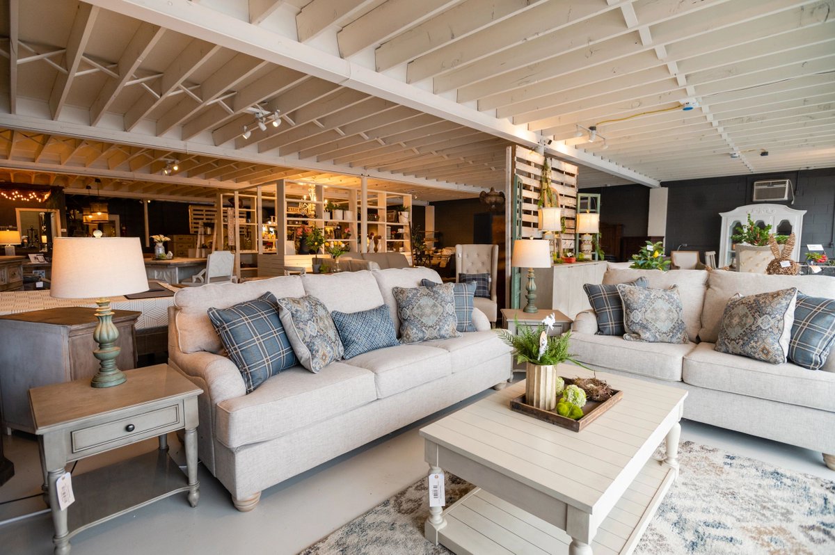At Thornhill Home, we believe that everyone deserves a beautiful home, no matter their budget. That's why we offer a huge variety of furniture options at every price point. #ThornhillHome #AffordableFurniture #CustomOrders