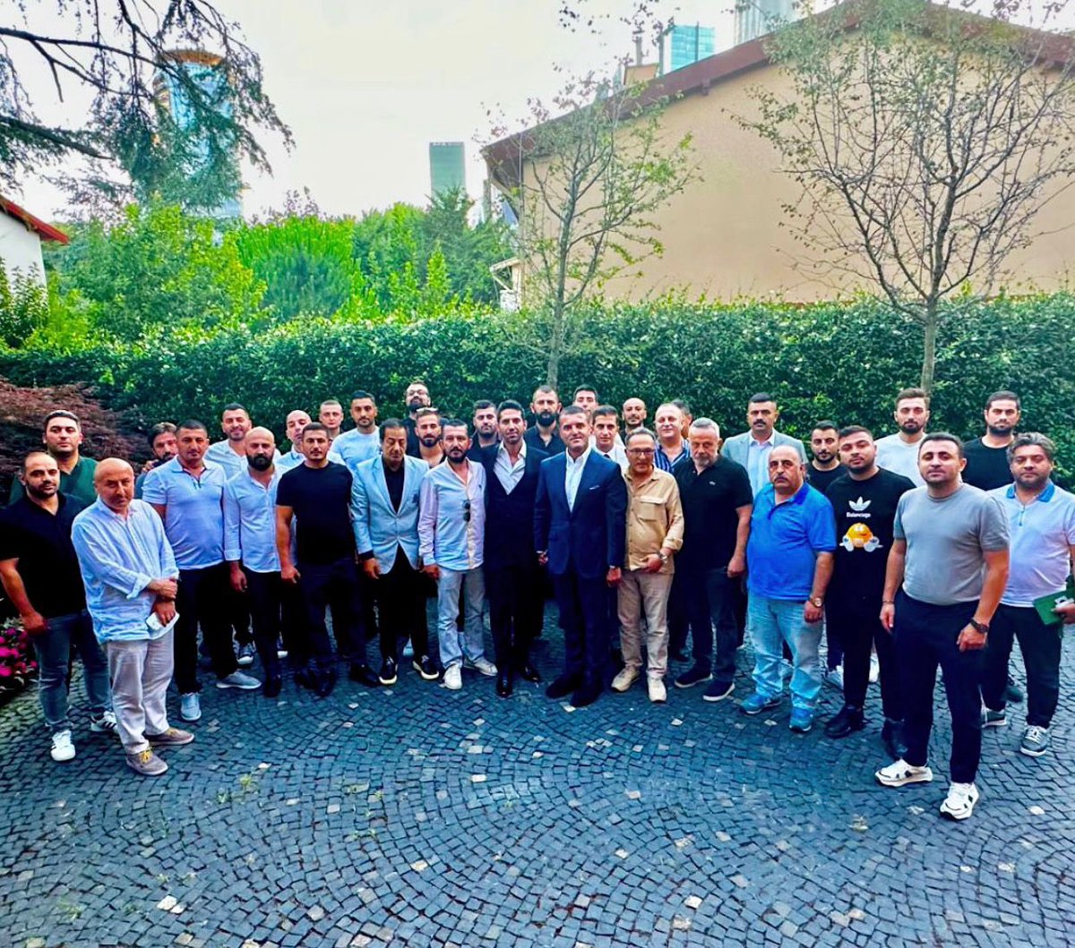 Zafer, hazırlanmaktır.
Çıktıkları yola kendini adamış, inançlı ve kararlı arkadaşlarımla, kardeşlerimle, çalışmalarımıza, fikir alışverişlerimize devam ediyoruz.
Çıktığımız bu yol da, hep birlikte başaracağız…