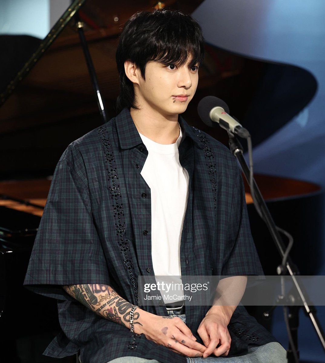 btschartsdailyc's tweet image. #Jungkook at the SiriusXM Radio studio 🇺🇸