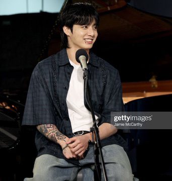 btschartsdailyc's tweet image. #Jungkook at the SiriusXM Radio studio 🇺🇸