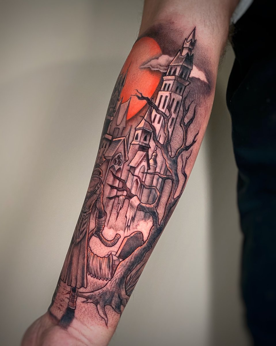 annamunin's tweet photo. Antebrazo del juego #bloodborne para @caserosanti 💪🏻
Gracias por confiarme esta pieza tan especial para ti! 

Hecho en @mokkitattoostudio 

🗓️Agenda abierta a partir del 1 de septiembre! Envíame un email para no quedarte sin cita este 2023 

#gamer #gamertattoo #tattoo #gamerink https://t.co/ioeOfgwMGi