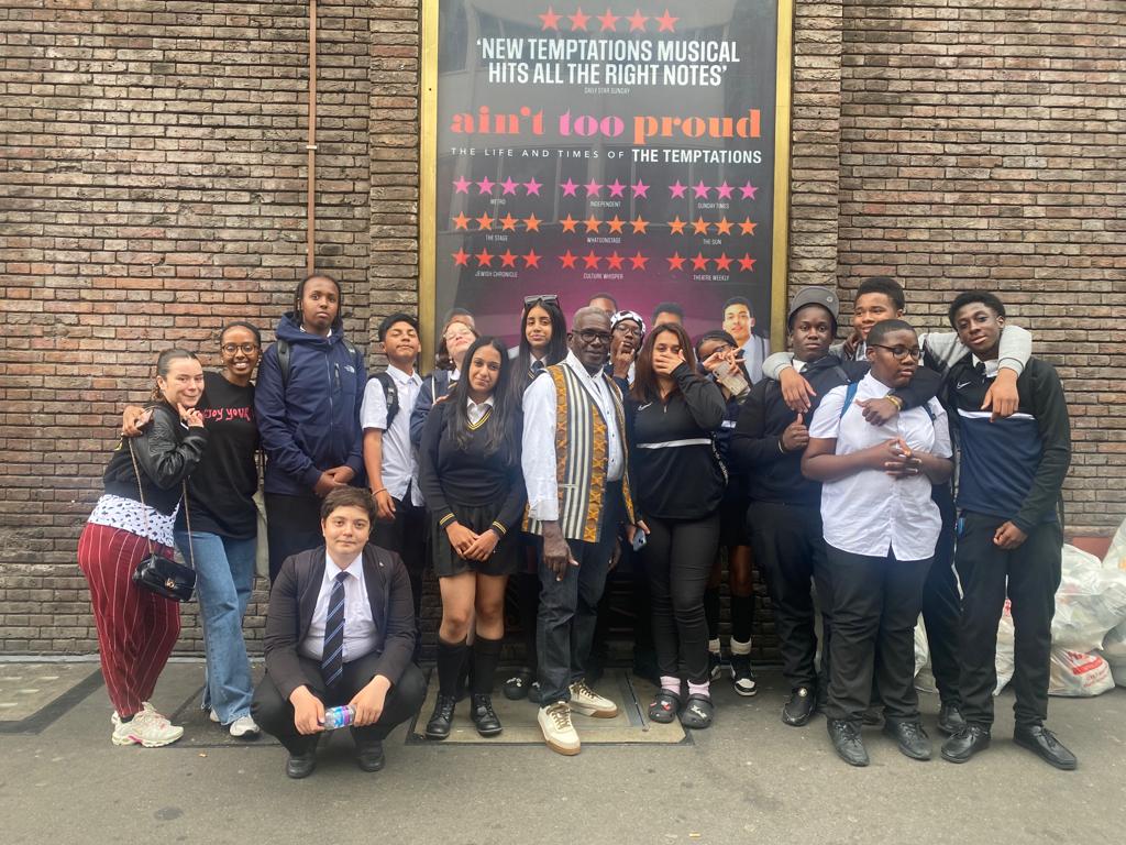 What a wonderful outing with @aylwardacademy to see “ ain’t too proud “ in theatre executive produced by Otis Williams and Shelley Berger 👏 Thanks for organizing our tickets @kimmorganpr london.ainttooproudmusical.com #AintTooProudMusical #ainttooproudldn