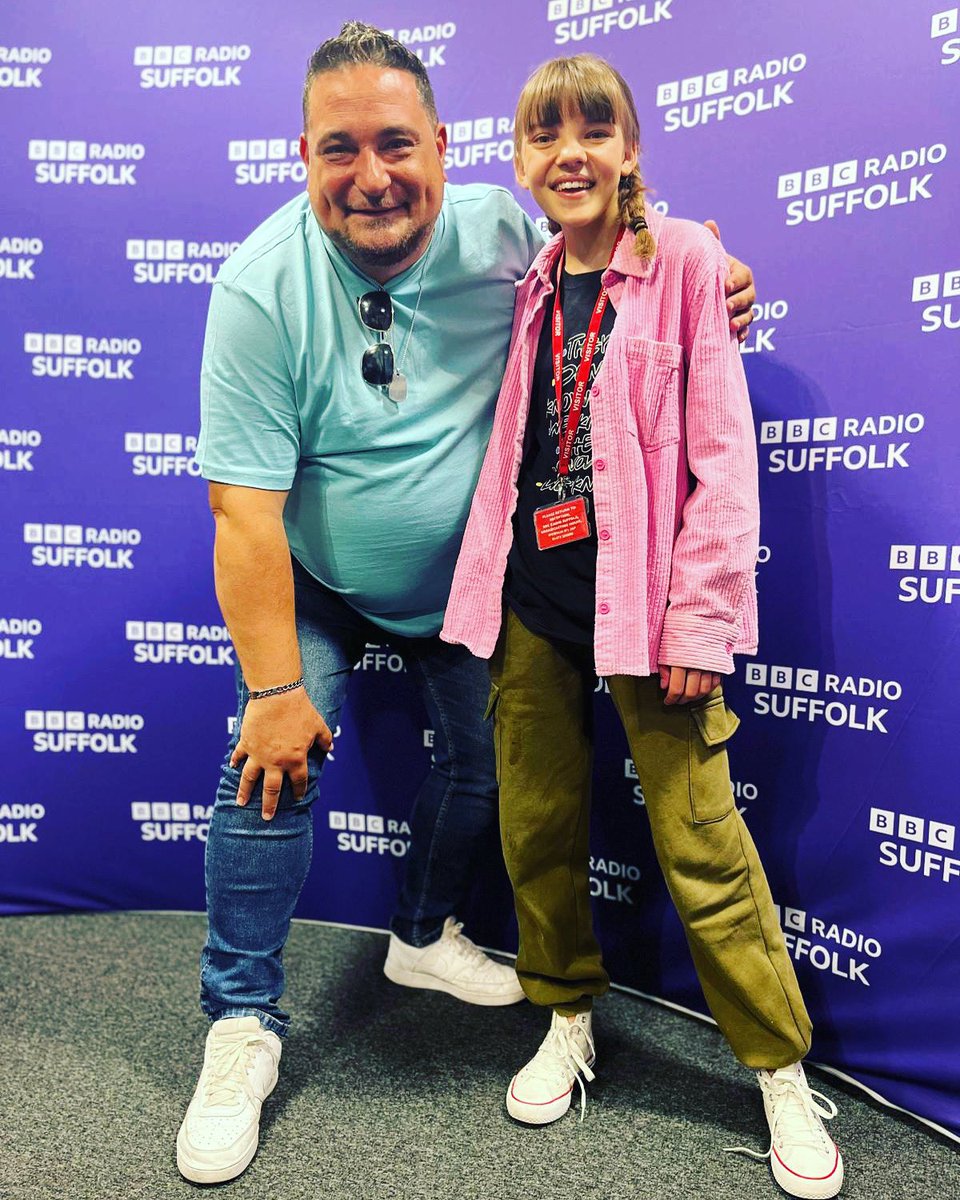 WayneBavinShow's tweet photo. I had a young lady on my @BBCSuffolk show today who I first had on in 2018! Since then she has gone onto sing with @mrmichaelball in #Aspectsoflove
Mr Ball she is a delight and I’m sorry I sang with her first 🤣#KatieMitton https://t.co/RplIjgfY3v
