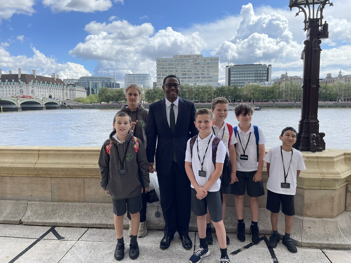 PrestonVCSchool's tweet photo. Our year 6 primary ministers enjoyed a trip to the Houses of Parliament today with Hitchin &amp; Harpenden MP @BimAfolami #britishvalues #lovelearnaspire https://t.co/fxWu4BV2Wq