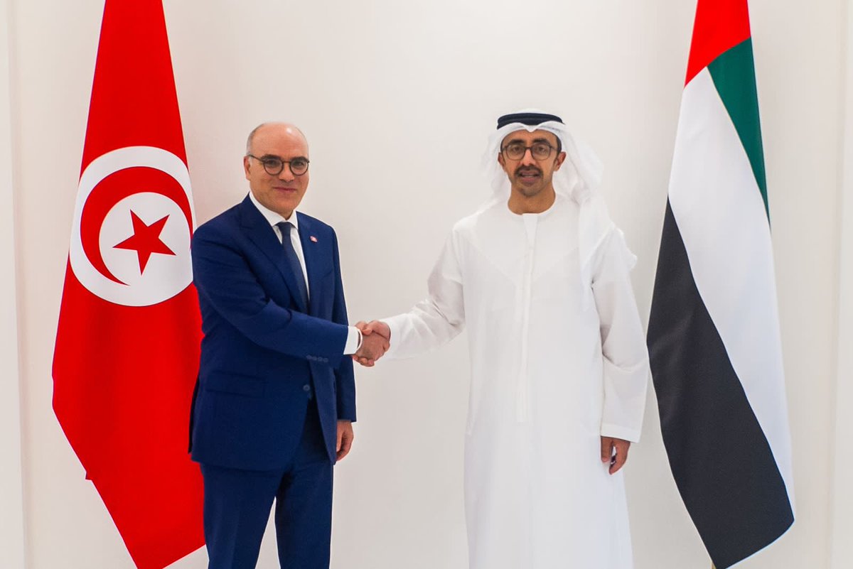 OFMUAE's tweet photo. عبدالله بن زايد يستقبل نبيل عمار وزير الشؤون الخارجية والهجرة والتونسيين بالخارج ويؤكد الحرص على تطوير وتعزيز العلاقات الاخوية والتعاون الثنائي بين البلدين. https://t.co/3UBVz0rmnE