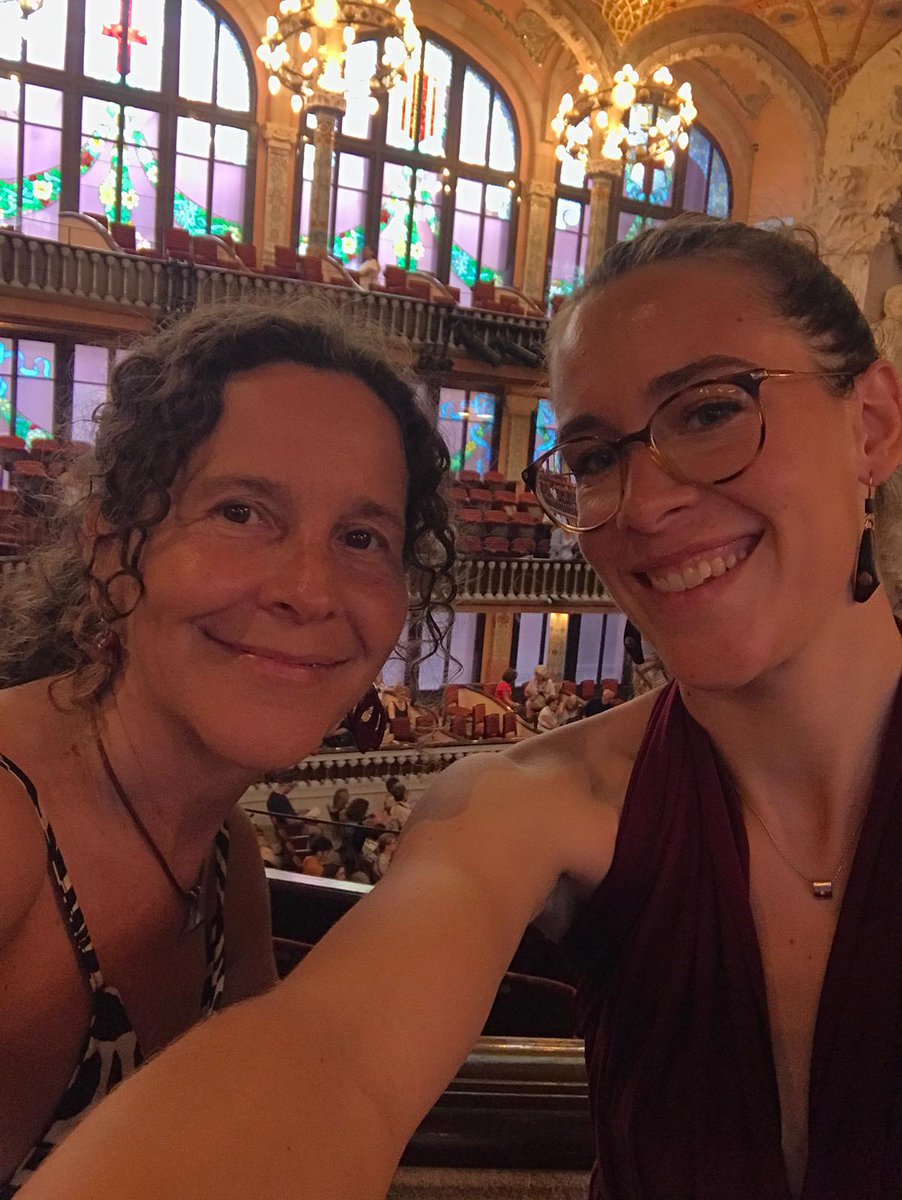 Ja hi som! A punt per gaudir del concert! 

Amb la Dèlia, al <a href="/palaumusicacat/">Palau de la Música Catalana</a> !

#MusicalsChoir

#WestSideStory
#LeonardBernstein
#MariCel
#AlbertGuinovart