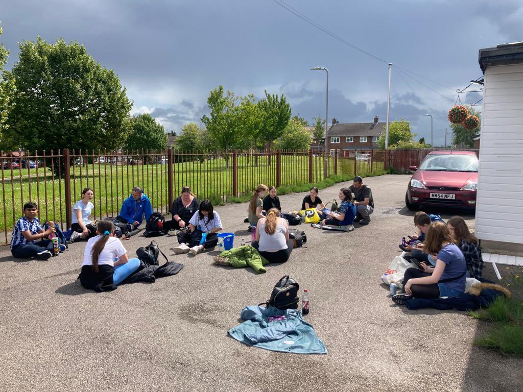 AcademyStNics's tweet photo. On Saturday a group of 13 students, plus staff and parents, arrived at school ready to start the 6-mile walk to Alder Hey to raise money for the hospital’s charity. Thunder and lightning were forecast but the students were in good spirits! @AlderHey @AlderHeyCharity https://t.co/Ylh6Ee2mLg