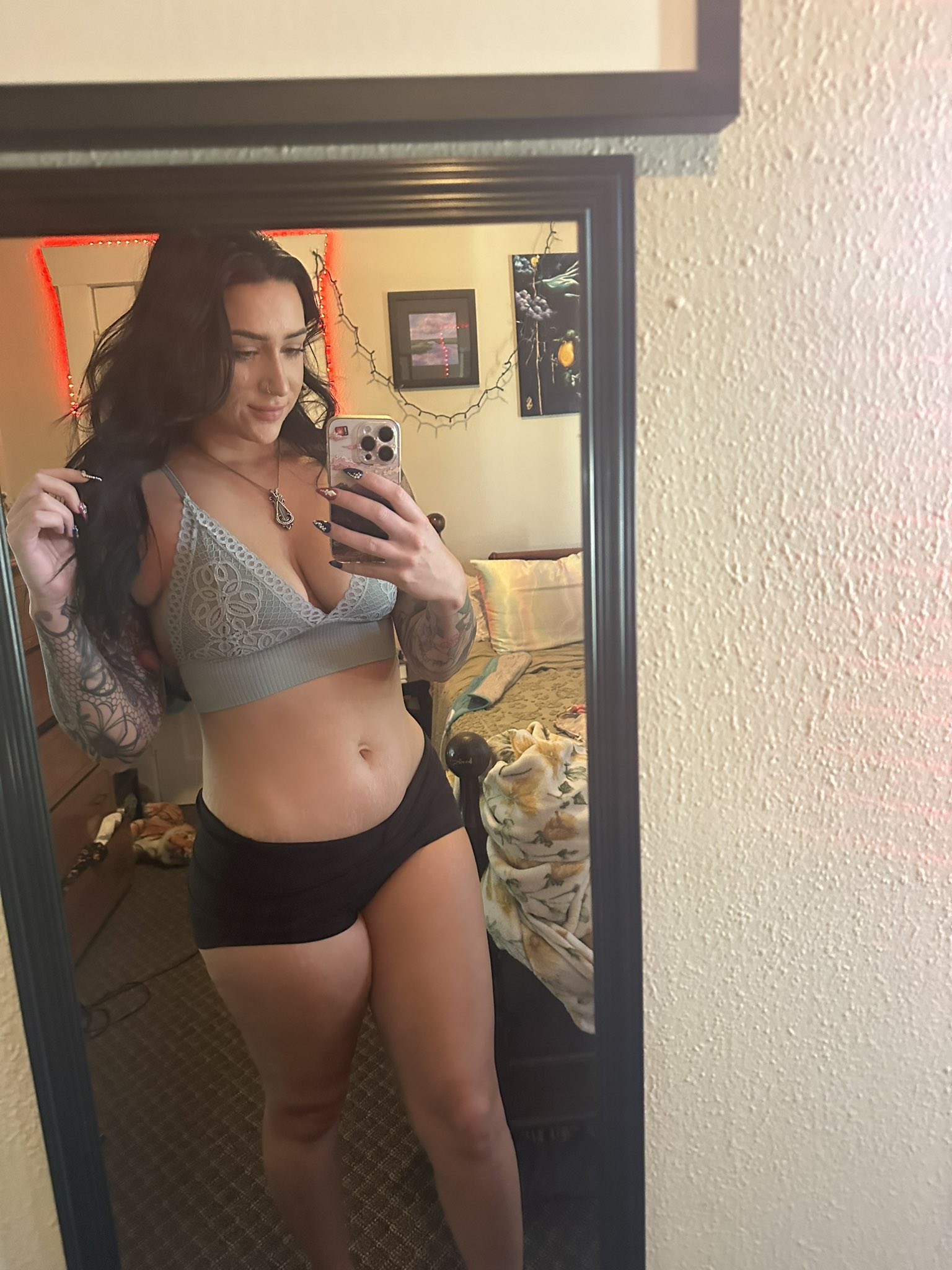 Wait… am I starting to realize I look good in low rise now? 😭🙏 https://t.co/xlzC4OAeZs
