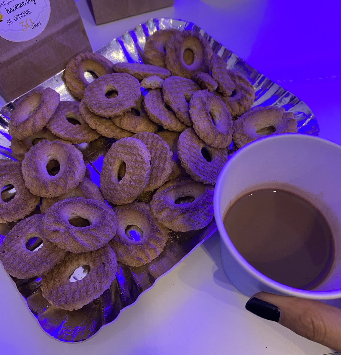 Hora de la merienda

Ah, acá en CDE le decimos galletita cementerio