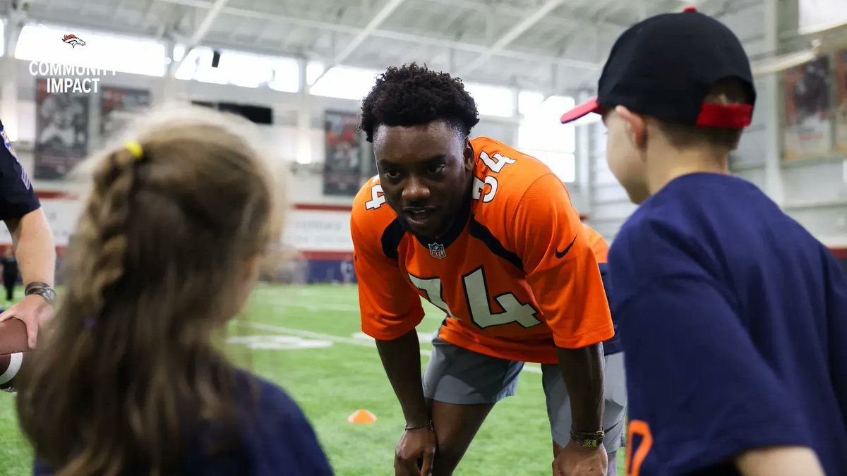 BroncosOffField's tweet image. Huddle up‼️

#PLAY60 x @EBassey21