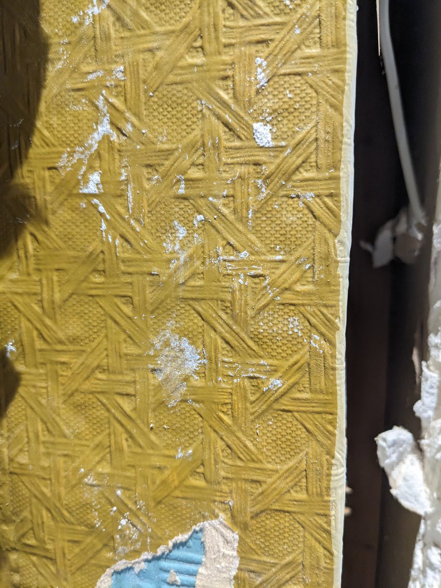 cd_cat9's tweet photo. Me and @RzBg are having the kitchen whipped out. It's like an archaeological dig or fashion mistakes. A thread 🧵 #kitchen #wallpaper 
Layer one was a false wall that needs to come out that reveals fab find. https://t.co/IKAdnxb5yU