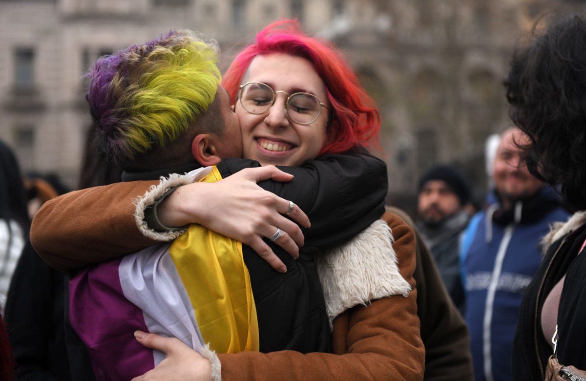 PresentesLatam's tweet photo. 🇦🇷🇲🇽Argentina y México tuvieron sus primeras marchas no binarias. Por primera vez identidades NB recorrieron las ciudades de Buenos Aires y de México reclamando derechos y visibilidad💛🤍💜🖤

📝Escribe: Agustina Ramos
📸Fotos: @abismada_ , @themiscyrartl y @enriquegarciamedina1966