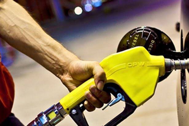 Litresi 35 ₺’ye dayanan akaryakıta perşembe günü bir zam daha bekleniyor.