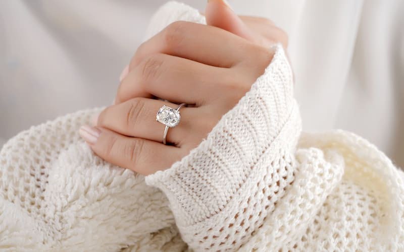 JustFireFits's tweet photo. What are fake diamonds and can they fool anyone?: https://t.co/QHGrr2KKTo

#FineJewelry #BeautyStyleandFashion https://t.co/DT1Bxugndj