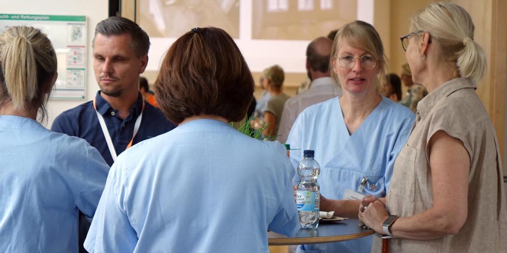 KlinikumES's tweet photo. Das KE sagt danKE! 🙏🧡

Danke an alle Mitarbeiterinnen und Mitarbeiter für euren riesigen Einsatz, für euer Engagement – auch an Tagen, die alles andere als einfach sind. Danke dafür, dass ihr immer alles gebt und euch nicht unterkriegen lasst! 💪🧡 https://t.co/7YZ4rqK53Y