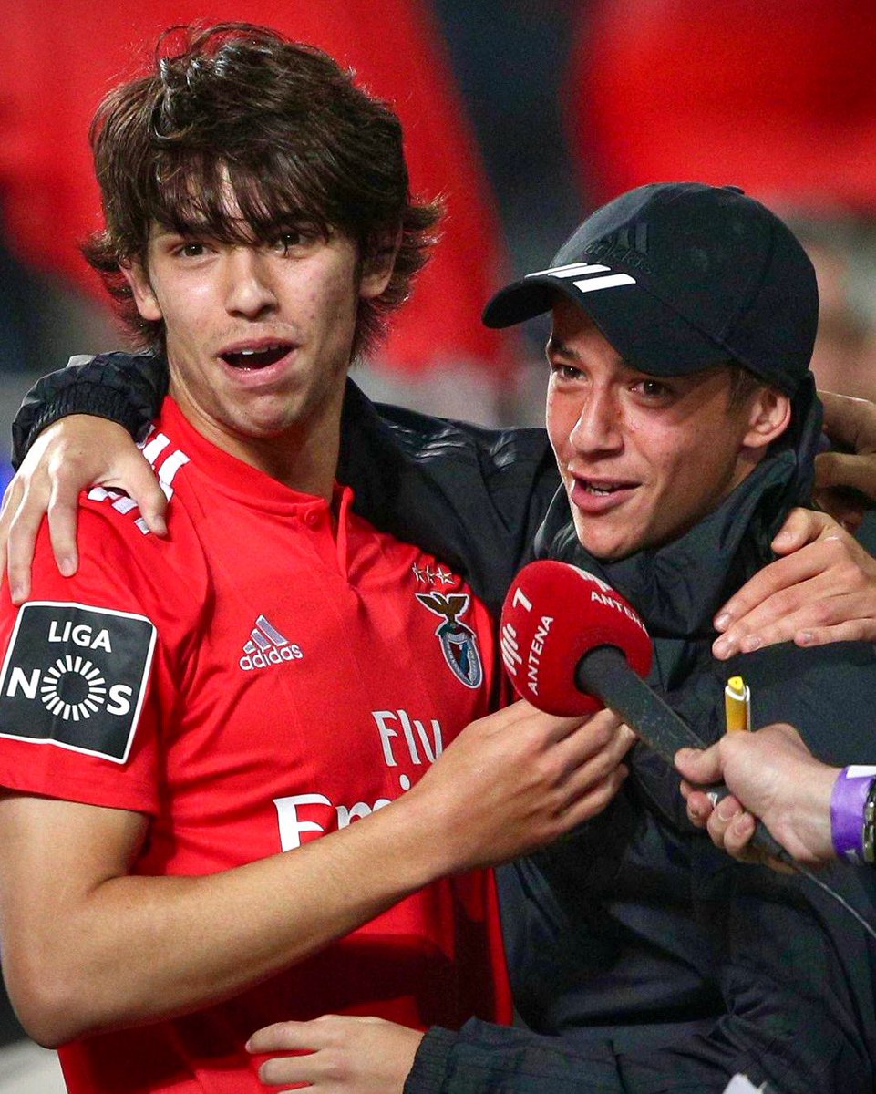Hugo Félix: "Por que não? Ele já sabe a minha opinião e vai decidir com os empresários."

Imaginem estes dois juntos no nosso Benfica, estamos à tua espera ! 🦅😍