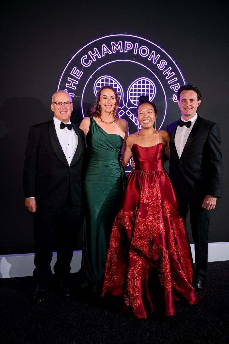 Vania King tweet media