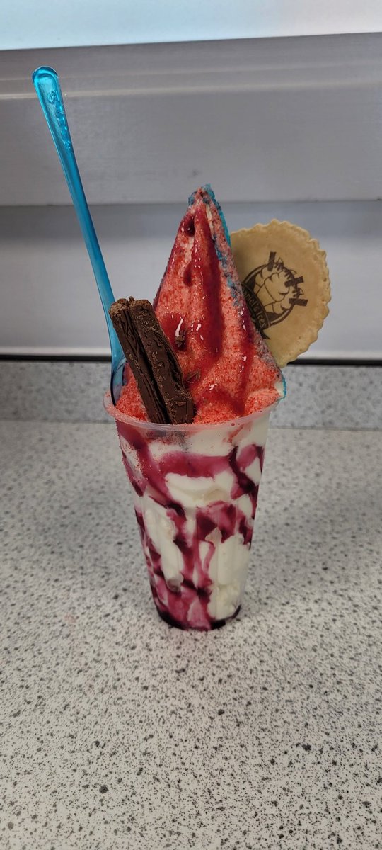 OAMC_Food's tweet photo. Thank you @Danielsices for our end of year treat https://t.co/QNQtLq9e5s