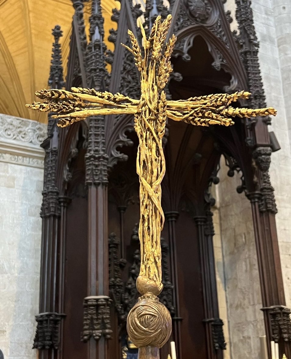 Sophie Hacker (@sophiehackerart) on Twitter photo This week I’m reflecting on my cathedral commissions. Today, the wheat cross. I gleaned the wheat from local fields, cast it in bronze and then gilded in 24ct gold leaf. #commissions #artist #bronze #gilding #cathedral <a href="/WinCathedral/">Winchester Cathedral</a> This week I’m reflecting on my cathedral commissions. Today, the wheat cross. I gleaned the wheat from local fields, cast it in bronze and then gilded in 24ct gold leaf. #commissions #artist #bronze #gilding #cathedral <a href="/WinCathedral/">Winchester Cathedral</a>