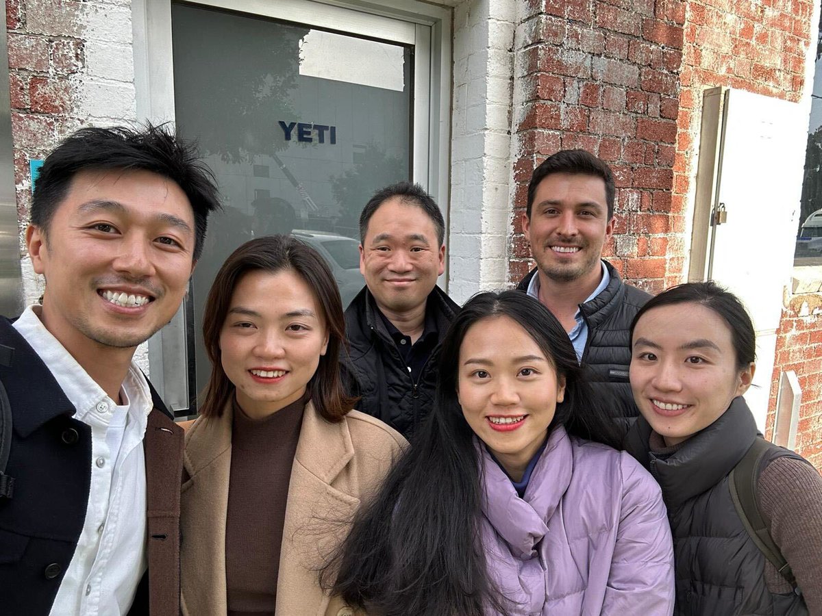 AfterShip tweet media