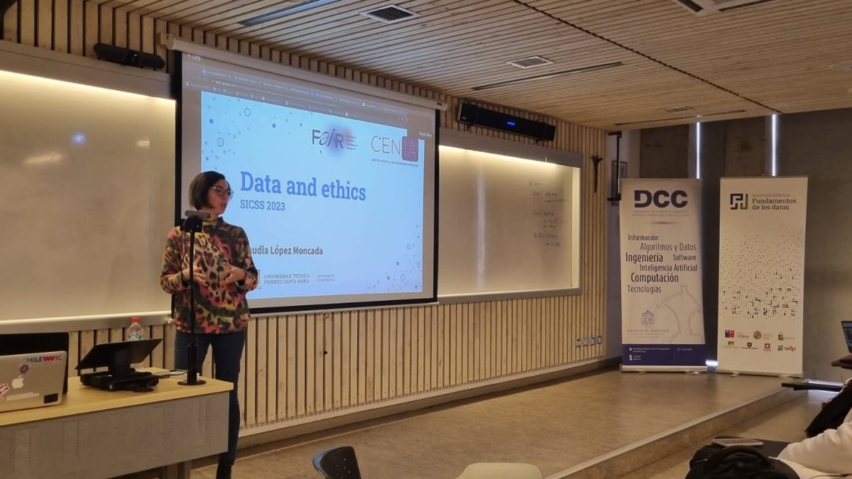 📍Los #datos y la #ética son el tema de la primera keynote de #SICSSChile con Claudia López <a href="/claulopez/">Claudia López Moncada</a> de <a href="/informaticaUSM/">Departamento de Informática USM</a> <a href="/cen_ia/">CENIA - Centro Nacional de Inteligencia Artificial</a> y <a href="/nucleofair/">nucleofair</a> 👇