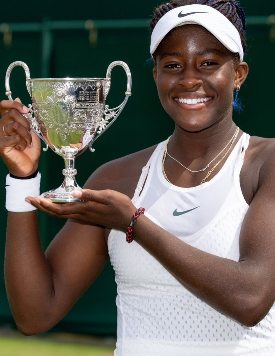 Talented and beautiful #ClervieNgounoue won the girl's #wimbledon2023 championship title!
Look at that smile. She deserves her flowers.💐