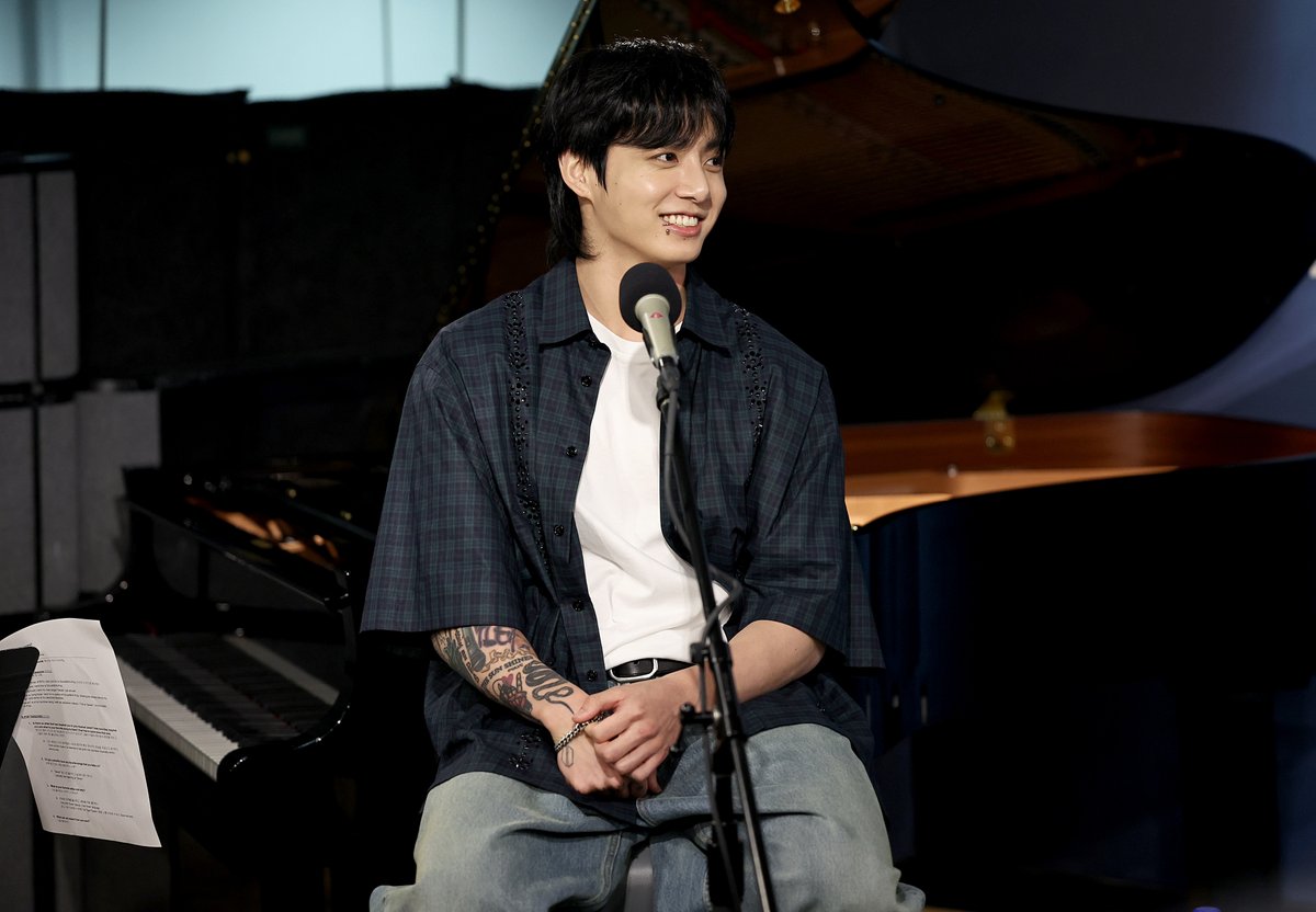 etnow's tweet image. Whoop — we spoke too soon!

#BTS&apos; Jung Kook visits SiriusXM in New York City.