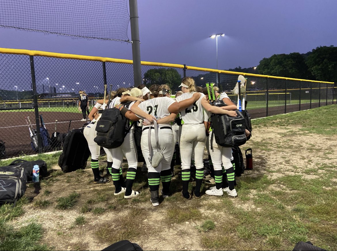 Top 4 in the Top Gun Championships!!
💚🤍
Onto Cali with these amazing girls
#rollspeed <a href="/TopGunEvents/">Top Gun Events</a> 
<a href="/thealliancefp/">The Alliance Fastpitch</a> <a href="/HFLfastpitch/">Heart of America Fastpitch League | HFL</a> @Los_Stuff <a href="/ExtraInningSB/">EXTRA INNING SOFTBALL</a> <a href="/NCAASoftball/">NCAA Softball</a>