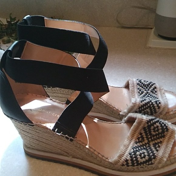 So good I had to share! Check out all the items I'm loving on <a href="/Poshmarkapp/">Poshmark</a> #poshmark #fashion #style #shopmycloset #boden #jcrew #tommyhilfiger: posh.mk/Ehisqa9VvBb