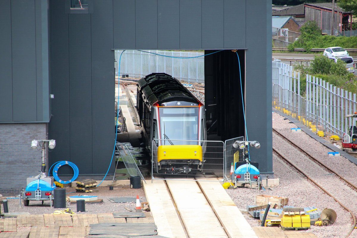 Buzz37295's tweet photo. The latest 398 to arrive at Taffs Well depot 398010 is parked on wash road 13 the other 398’s 398006, 007, 008 and 009 are on the far stabling roads 16.7.2023 ©️ NH https://t.co/rJ1oRq77pp