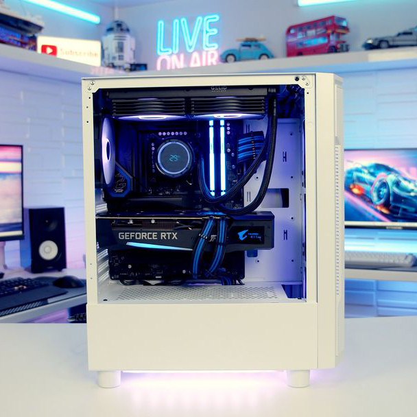 Uma build de tirar o fôlego com o Gamdias Athena M6 😍 

Você mudaria algum componente? 

📸 @christopherflannigancomputers
