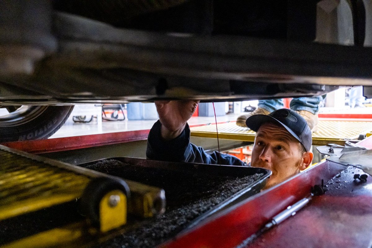 FastLaneAutoCC's tweet image. We look at each day as a new opportunity to help our community! If you need help getting your vehicle back on the road, we&apos;ll be here to lend a hand. #FastLaneAutoService #FastLane #AutoService #AutoRepair #OilChange #mechanics