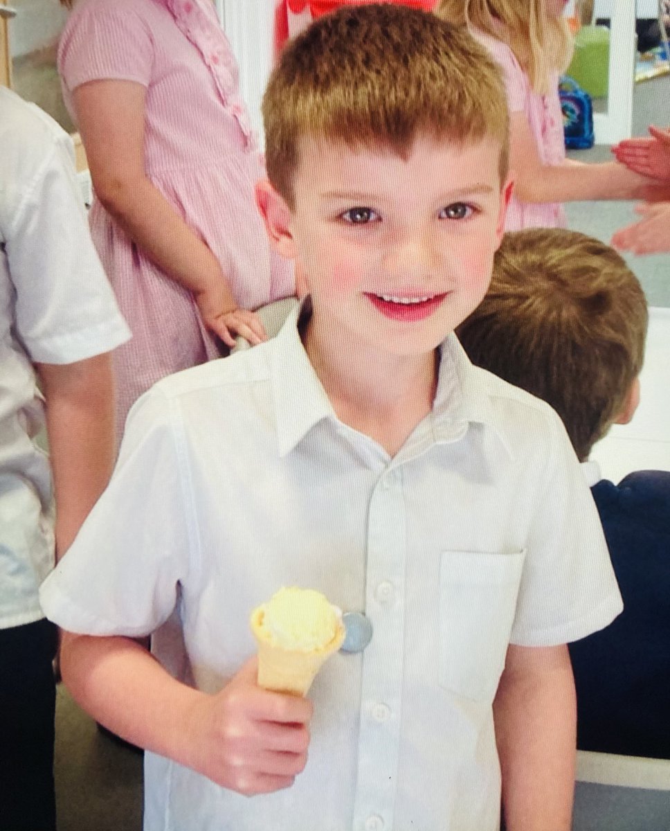 SPMVPine's tweet photo. Day 1 of French week was ice cream shop! We had to use our best pronunciation and manners in French to order our delicious ice creams then created an ice cream menu also in French! 🇫🇷 🍦 https://t.co/duvyYsw6kT